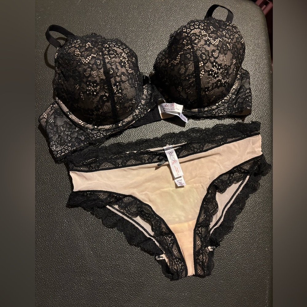 Gilligan & O'Malley Black Lace Bra Set